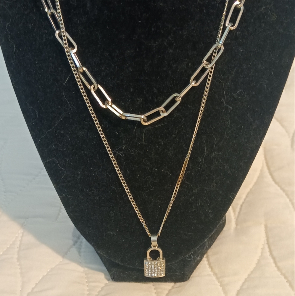 Elegant Silver Chain Necklace with Padlock Pendant